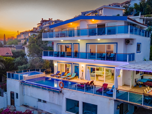  gece  -  Kasım
  | Kalkan Akbel'de Eşsiz Deniz Manzaralı Geniş Aile Villası